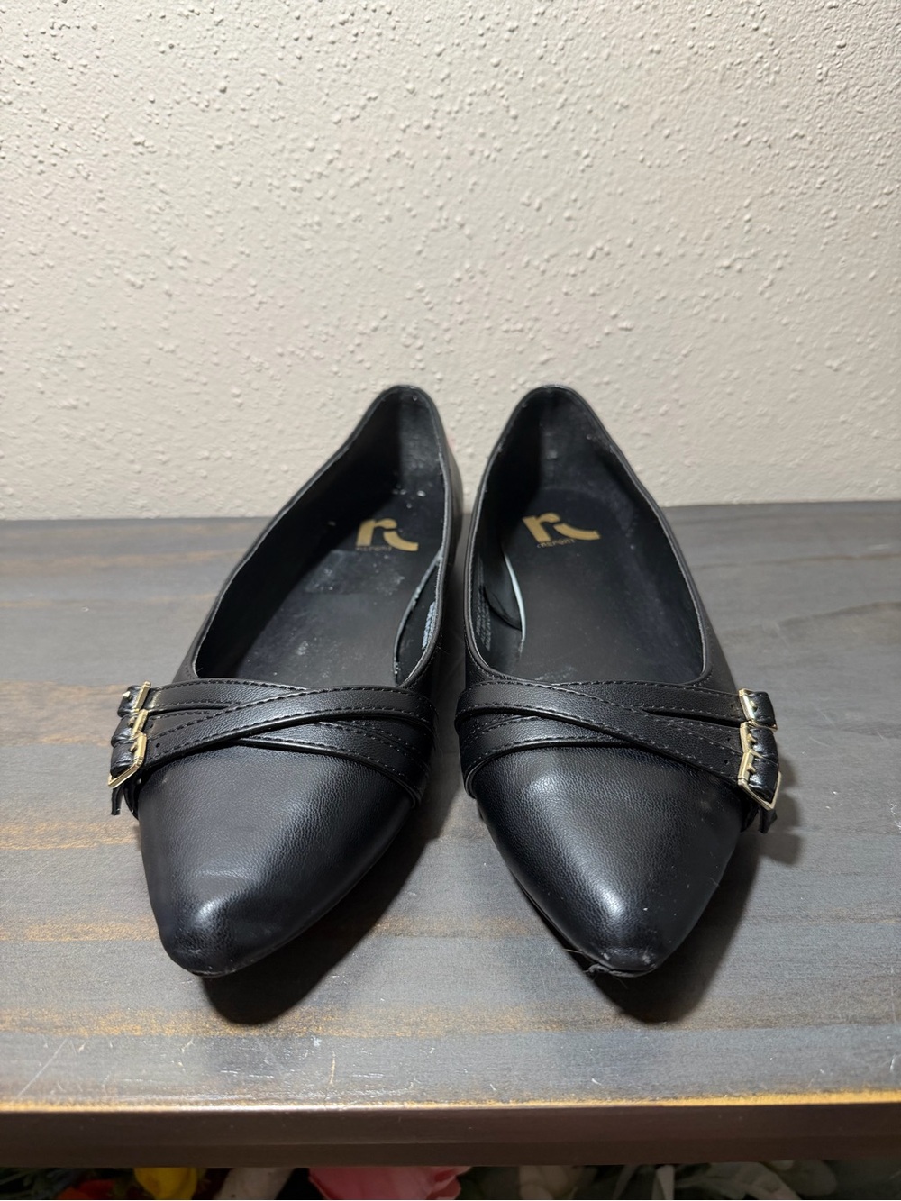 Report Black Pointed-Toe Flats with Buckle Detail size 6.5W